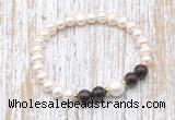 CFB604 6-7mm potato white freshwater pearl & garnet stretchy bracelet