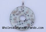 NGP615 5pcs 6*41mm kiwi stone with brass setting donut pendants